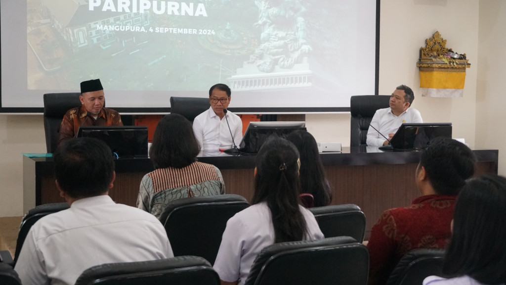 Bupati Giri Prasta Ikuti Acara Penganugerahan STBM Award Tahun 2021